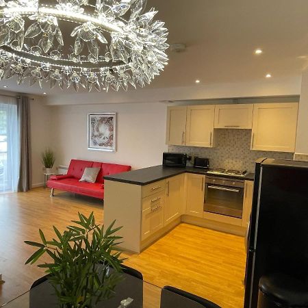 Moda Wigan - Stylish 2 Bed Apartment Central Wigan Eksteriør billede