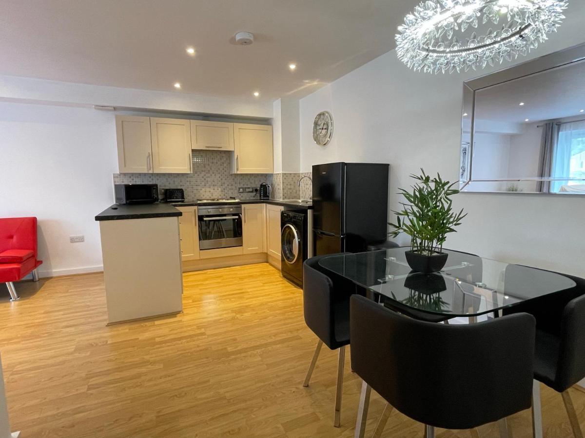 Moda Wigan - Stylish 2 Bed Apartment Central Wigan Eksteriør billede