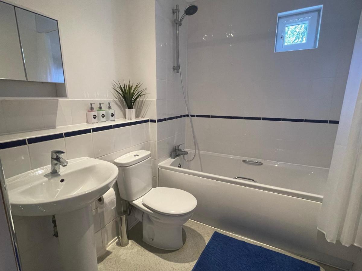 Moda Wigan - Stylish 2 Bed Apartment Central Wigan Eksteriør billede