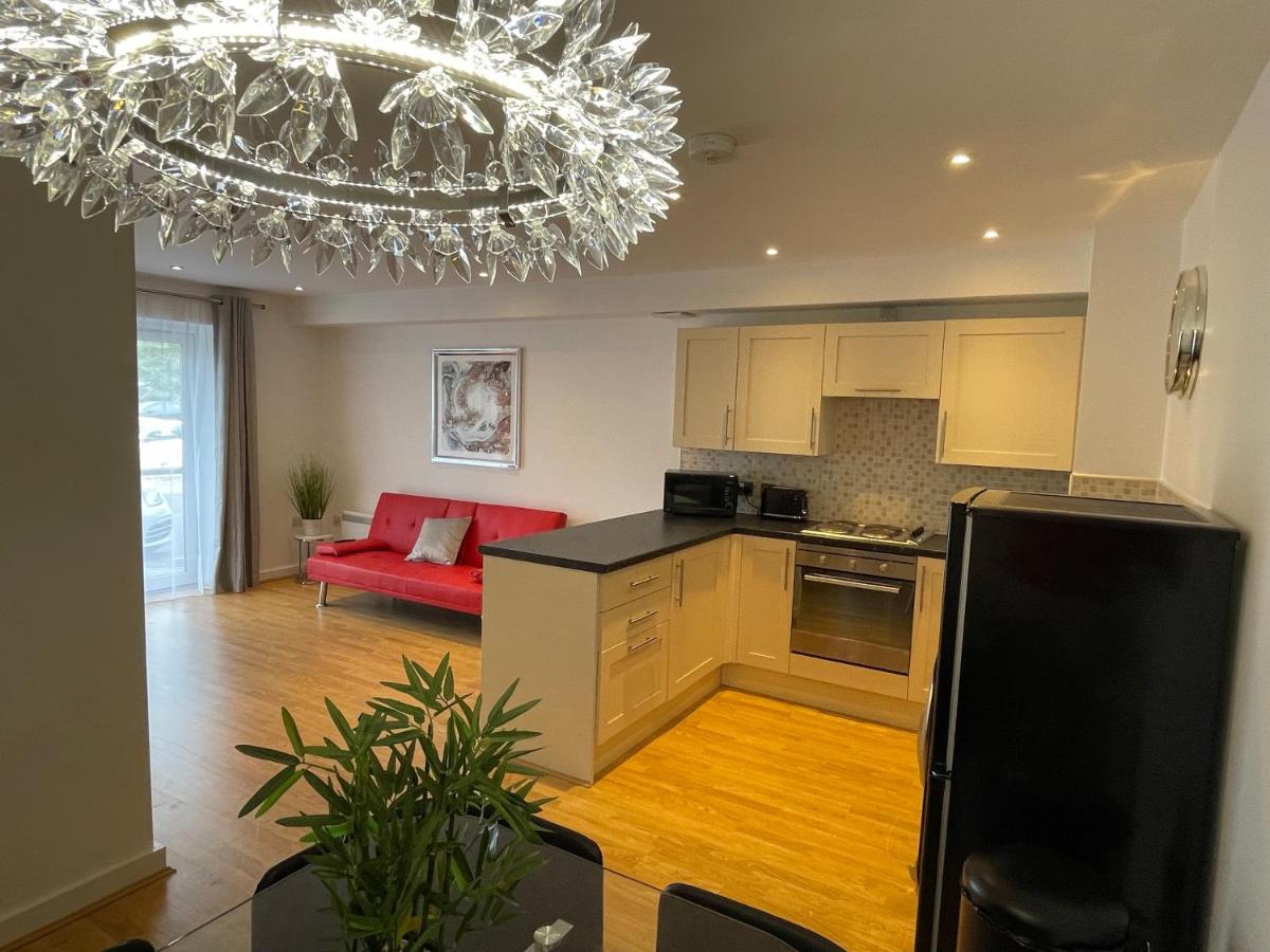 Moda Wigan - Stylish 2 Bed Apartment Central Wigan Eksteriør billede